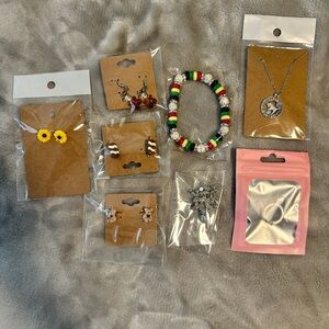 Fashion Jewelry Lot, 8 pieces! Necklace, Bracelets, Pierced Earrings and‎ a Ring